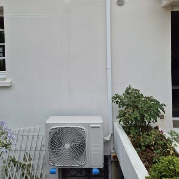 Installation d'une climatisation réversible (unité extérieure)